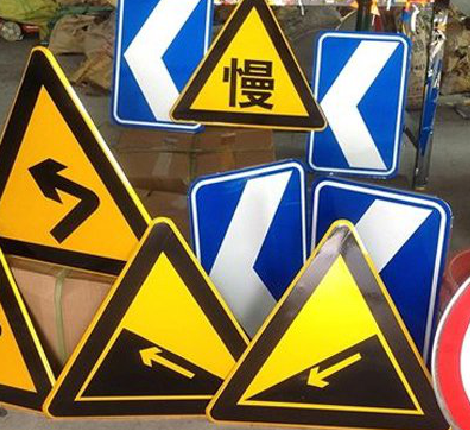 株洲标识标牌中颜色的确定是很重要的。